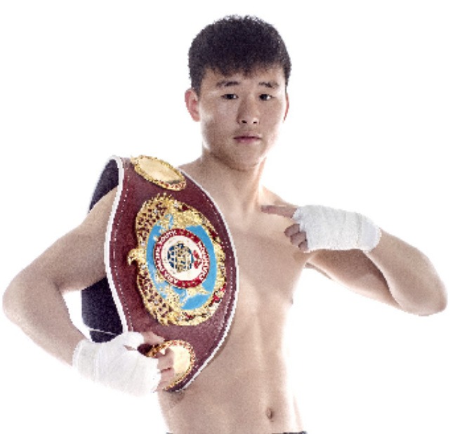 新浪网报道-年少有为未来可期 | 20岁中国拳手吴举拿下IBO国际金腰带！